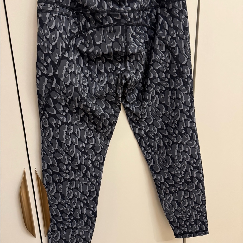Sweaty Betty Women's NWT Black Leopard Print Legging - Picture 5 of 7
